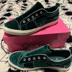 Corky size 10 shoes suede green